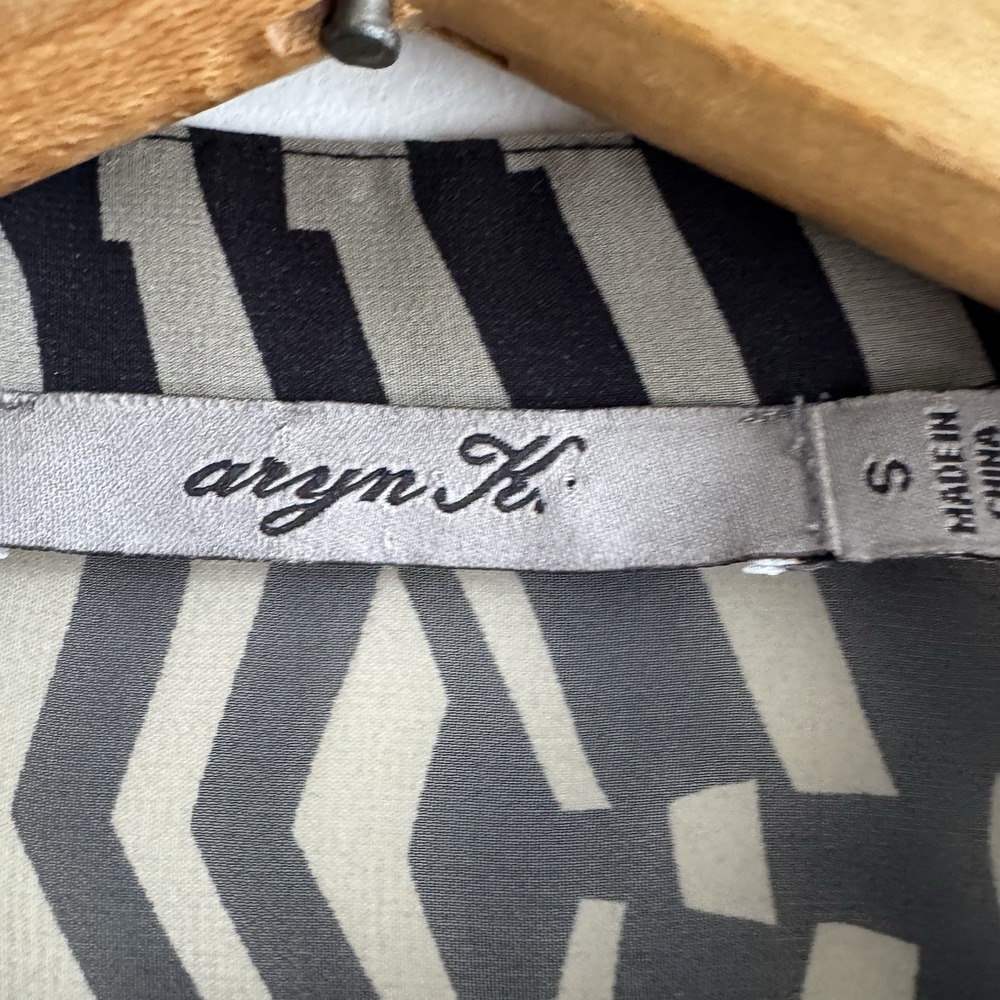 Aryn K Sheer Zebra Print Chiffon Blouse Notch Neck Pocket Top Small - Picture 5 of 6
